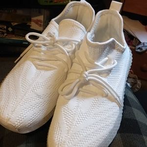 Gum bottom pony running shoes